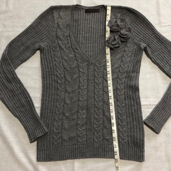 The Limited Gray sweater medium - Picture 5 of 10